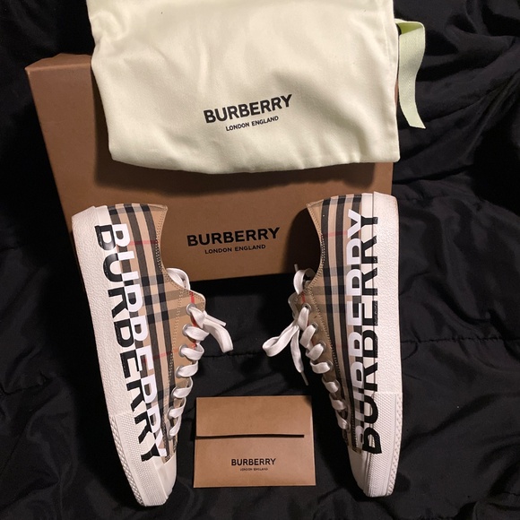 Size 40 women’s Burberry sneakers - Picture 3 of 4